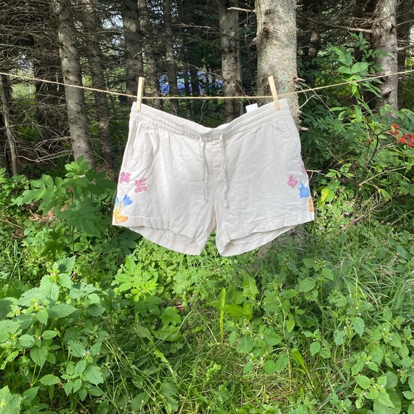 White linen/cotton blend eco dye shorts - Picture 2 of 3